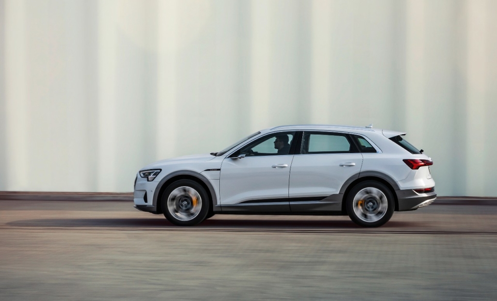 auto za visoke - audi_e-tron_50_quattro_7