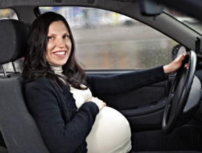 Svi izazovi s kojima se suočavaju trudnice za volanom