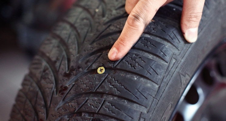 Saznajte kako si najlakše i najbrže pomoći kod probušene gume!