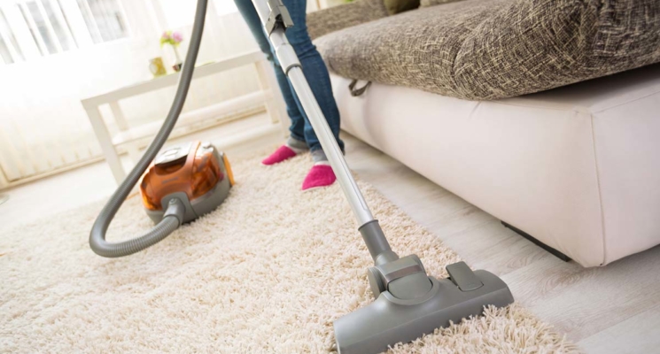 Najbolji načini za čišćenje čupavog tepiha kod kuće