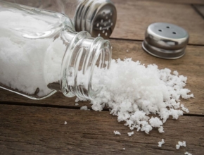 Sol nije samo dodatak jelu, već i snažan pomagač u čišćenju doma