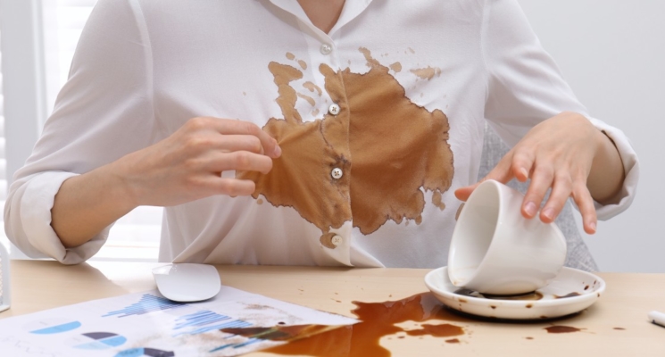 Mrlje od kave, vina, čokolade, umaka… evo kako ih se riješiti!