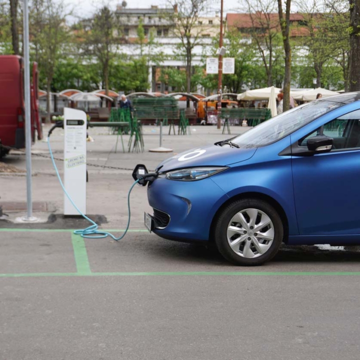 elektricni automobil