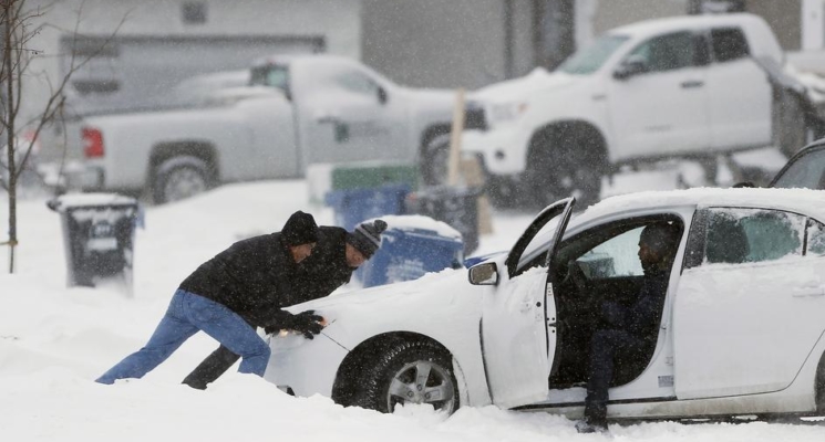 Kako se izvući ako auto zapne u snijegu?