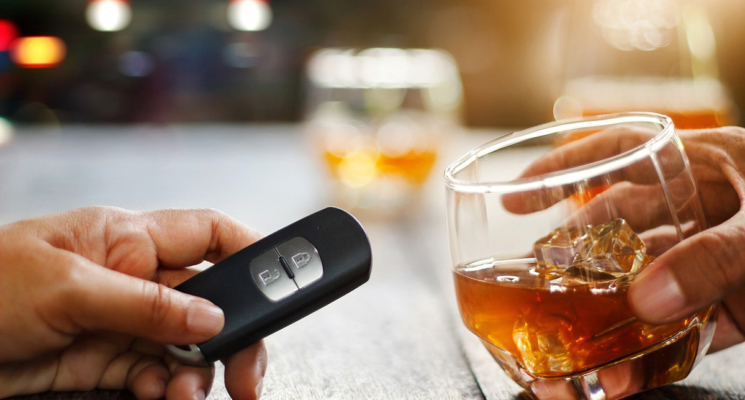 Koliko vremena nakon uzimanja alkohola treba pričekati prije nego sjedneš za volan!