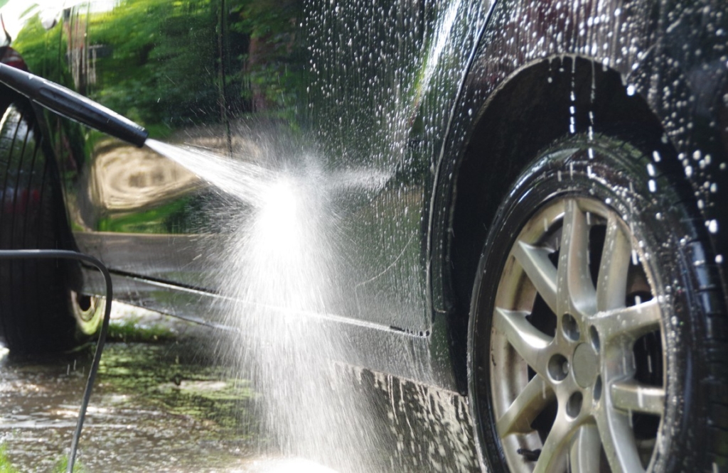 Izbjegavajte pranje visokotlačnim peračima i poliranje auta