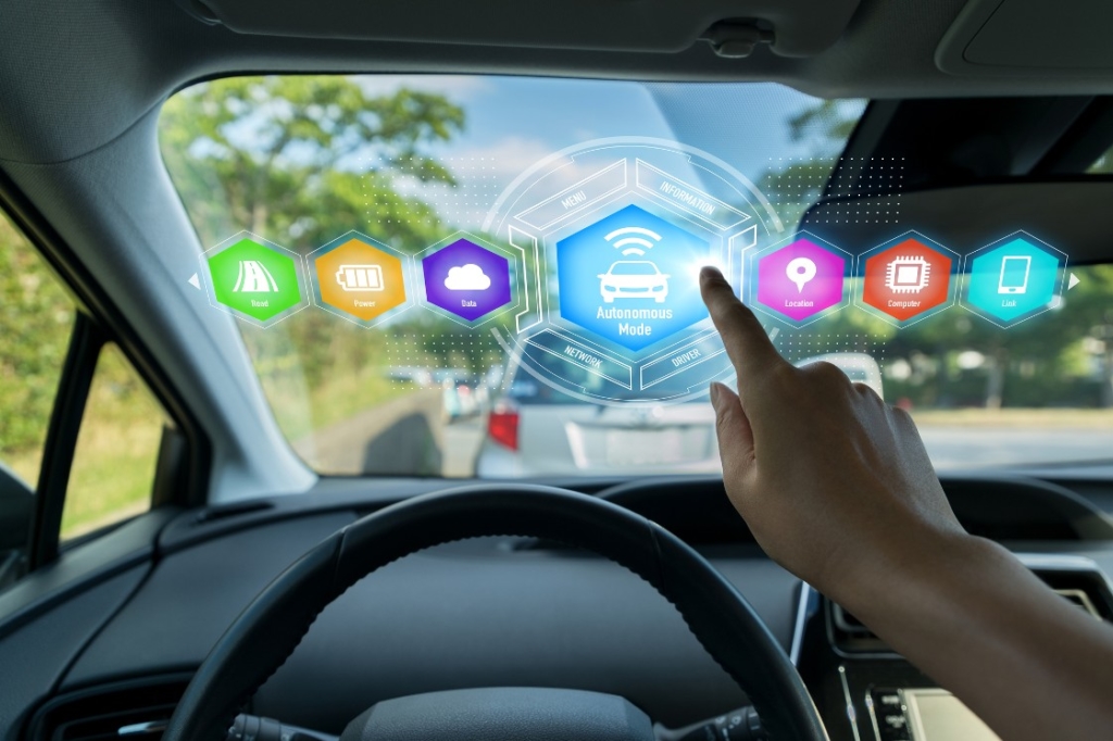 nove-tehnologije-u-autima-povezanost-augmented-reality
