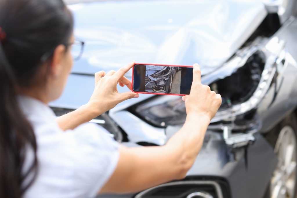 Prometna nesreca s vozilom inozemne registarske oznake - slikajte auto