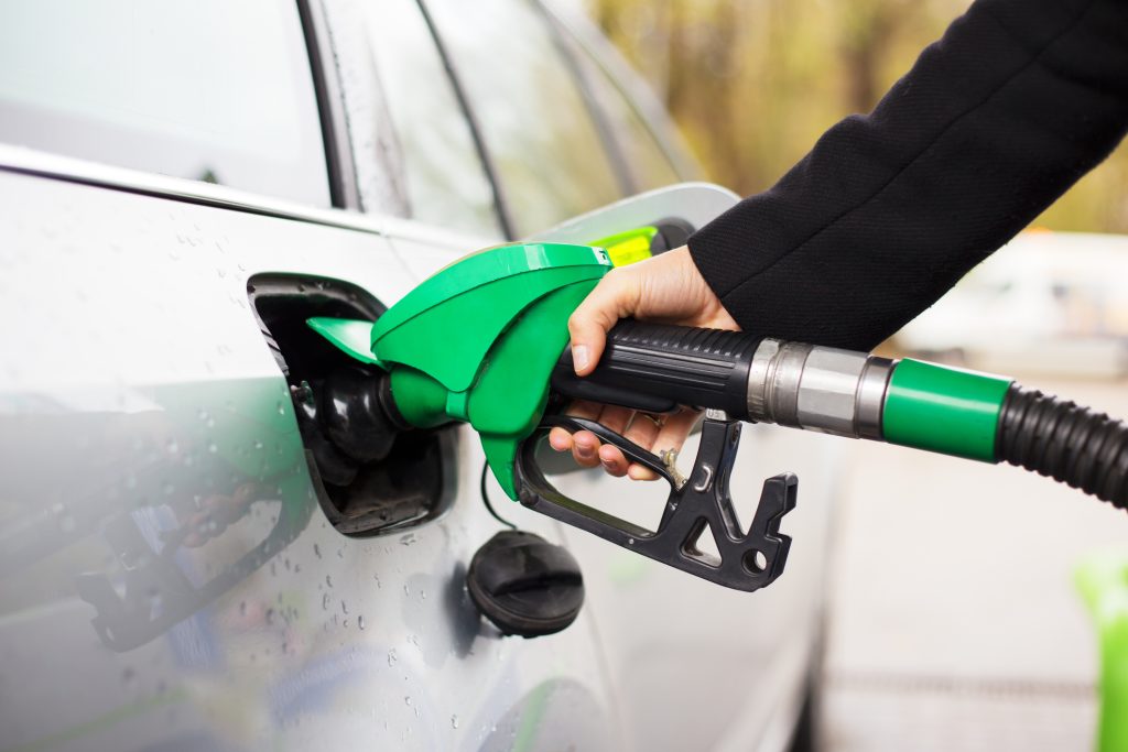 miris benzina u autu